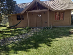 Cabaña luminosa con verde jardín, zona tranquila San Carlos De Bariloche